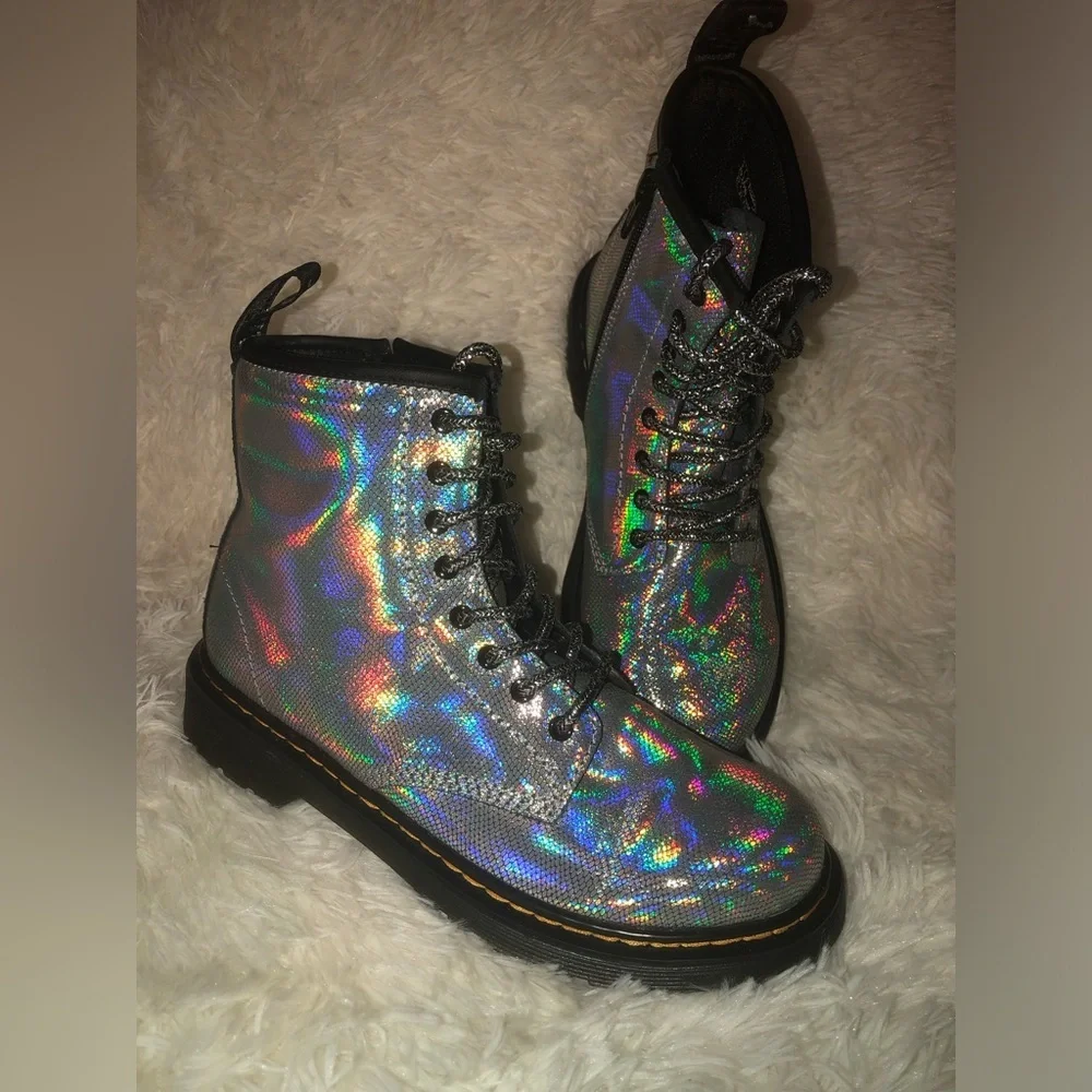 🪩💿Dr. MartensYOUTH 1460 IRIDESCENT LEATHER LACE UP BOOTS size 4 🪩💿 - Picture 2 of 16